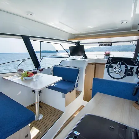 Jacht Motorowy Balt Tytan 918 - 2 Kabinowy Sauna Botel