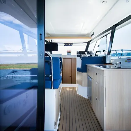 Jacht Motorowy Balt Tytan 918 - 2 Kabinowy Sauna